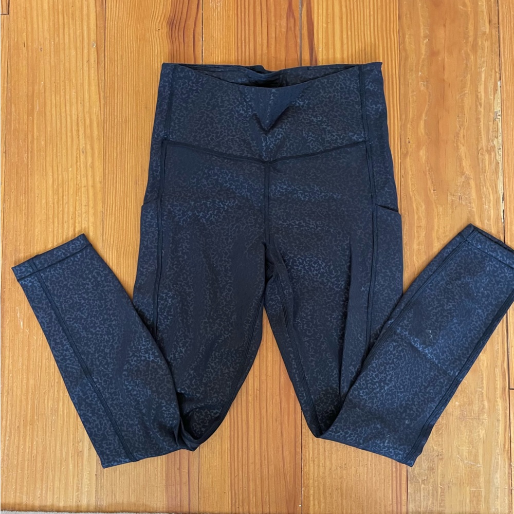 Athleta black mini leopard print leggings
